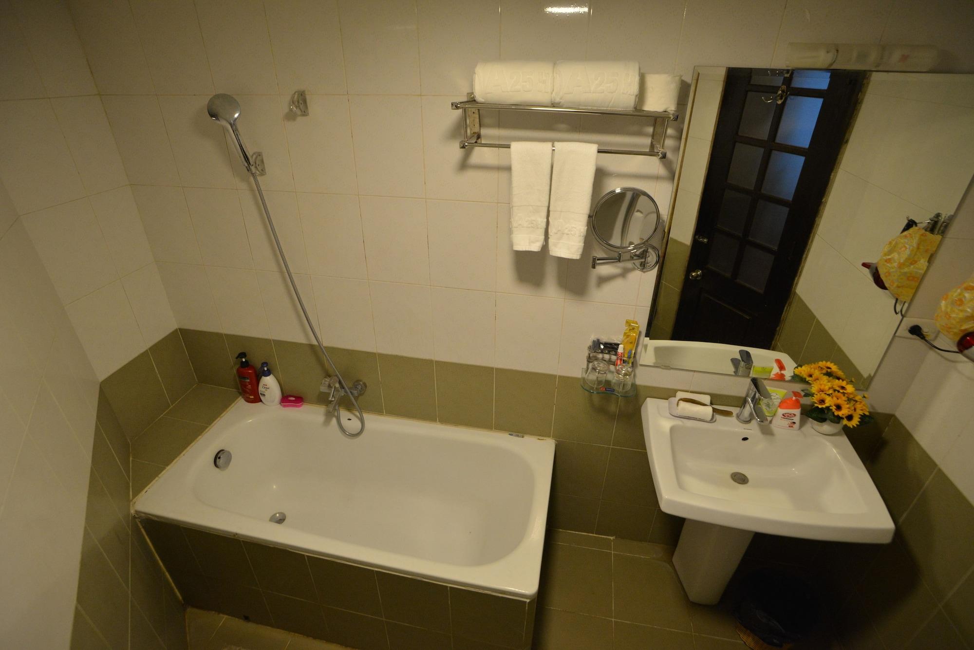A25 Hotel - 96 Hai Ba Trung Hanoi Dış mekan fotoğraf